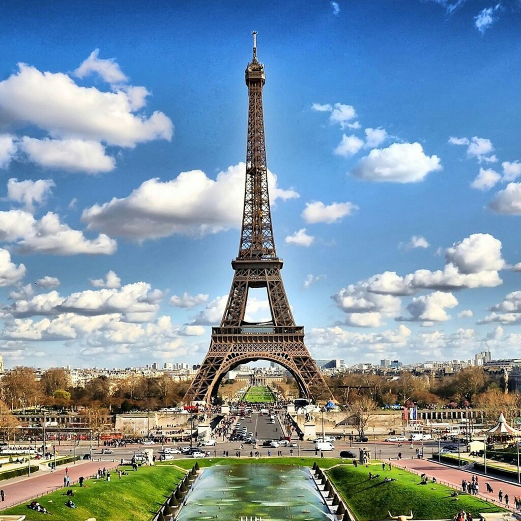 Eiffle tower 30002000 YTM HOLIDAYS